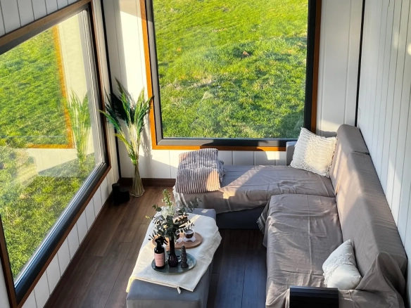 Hibrit House Panoramik Cam Oturma Alani Manzara | Hibrit House