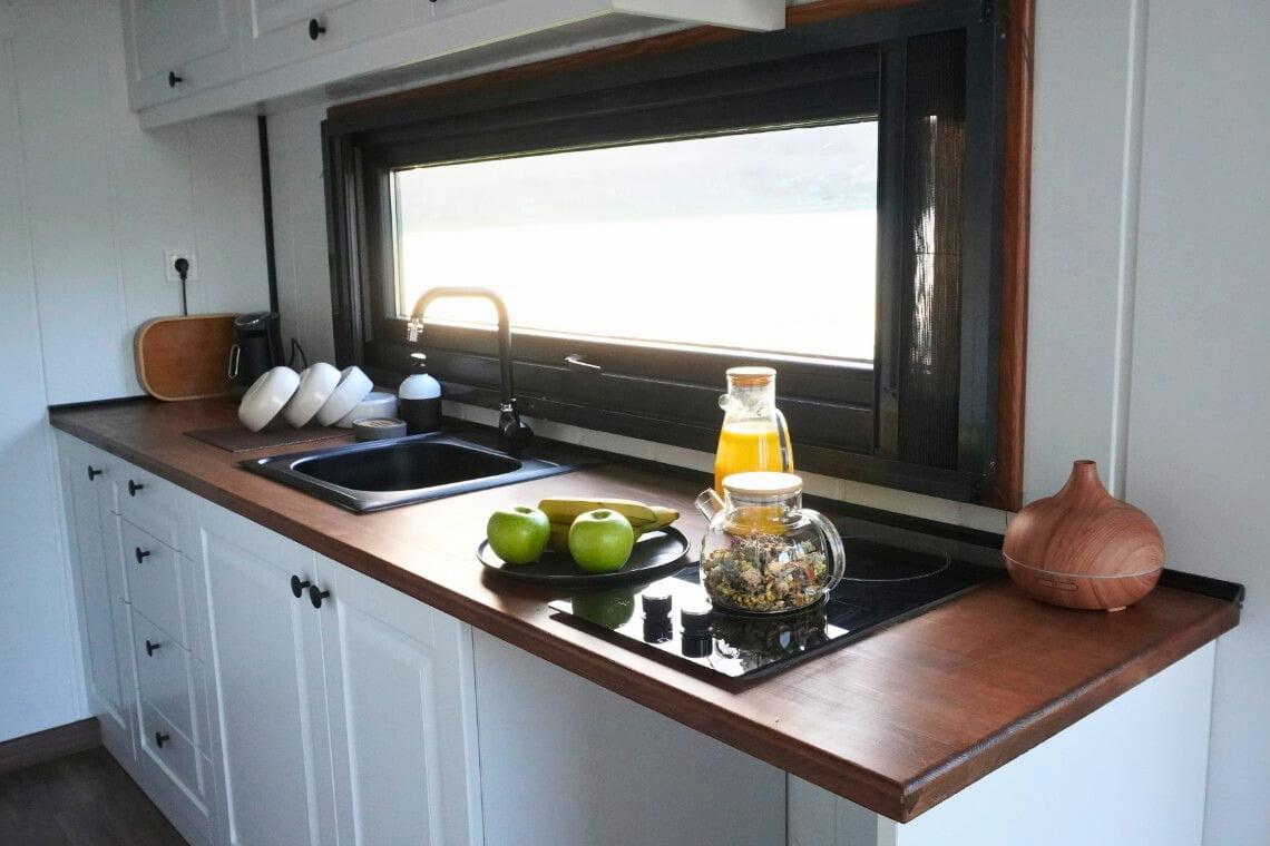 Hygge 8 metre tiny house mutfak tezgahı