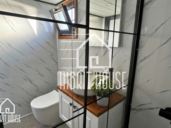 hygge 8 metre tiny house tuvalet
