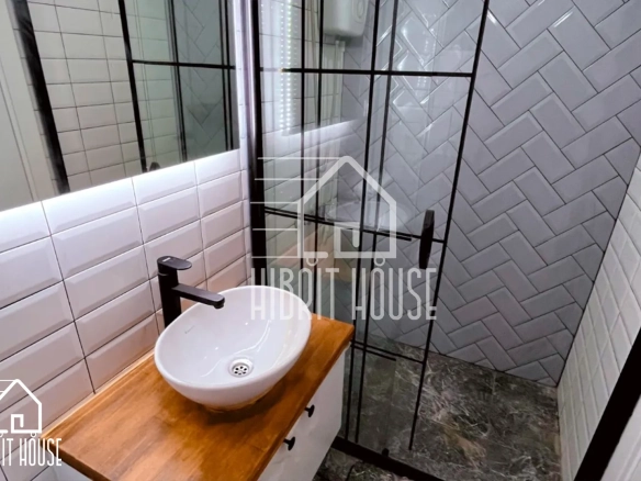 Hygge 6M Tiny House – duş kabini ve lavabo detayı