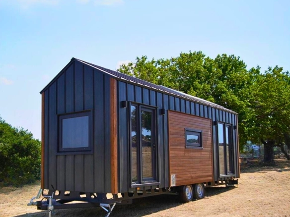 Lagom 8 Metre 1+1 Tiny House – modern ahşap ve siyah dış cephe