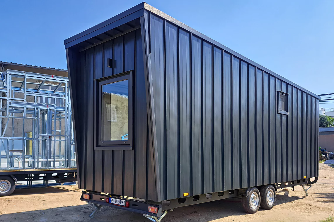 Pitch black yedi metre tiny house dışardan görünüm