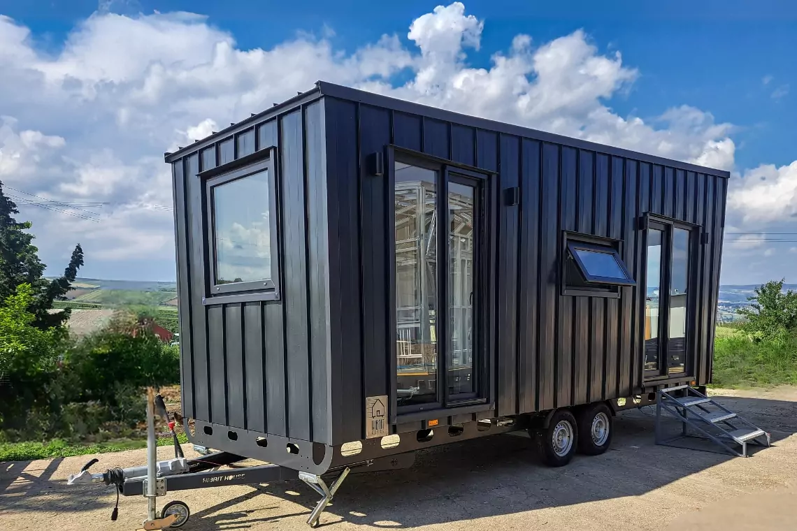 Pitch black yedi metre tiny house