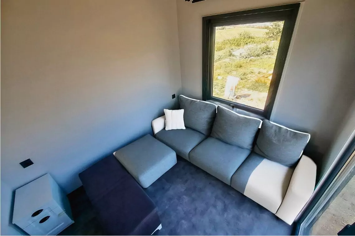 Pitch black yedi metre tiny house oturma odası