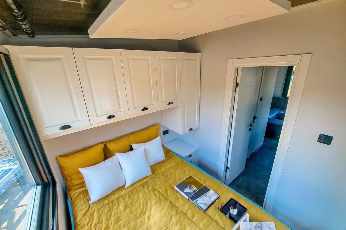 Pitch black yedi metre tiny house yatak odası