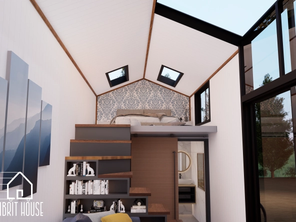 Küçük ev banyo, oturma alanı ve loft kat birlikte görünüyor.Loft kaa çıkan fonksiyonel depolama ihtiyacını karşılayan bir merdiven tasarımı mevcut.